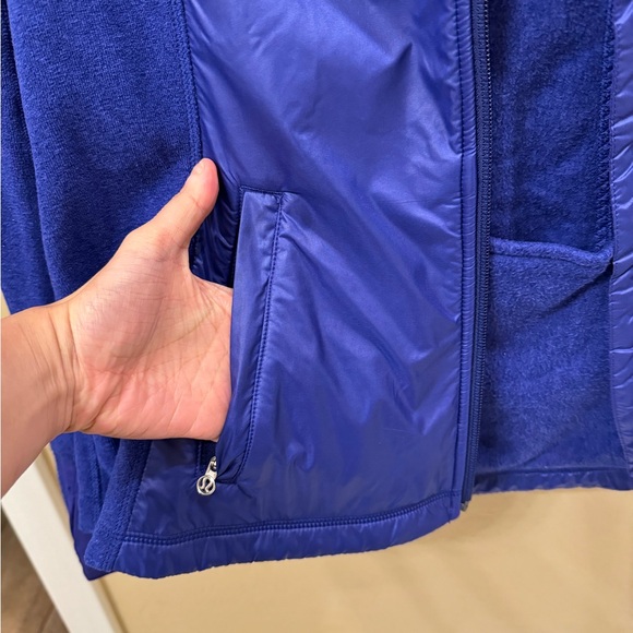 Lululemon Gust Buster Jacket. Women’s Size 10. Pigment Blue. - Picture 7 of 11